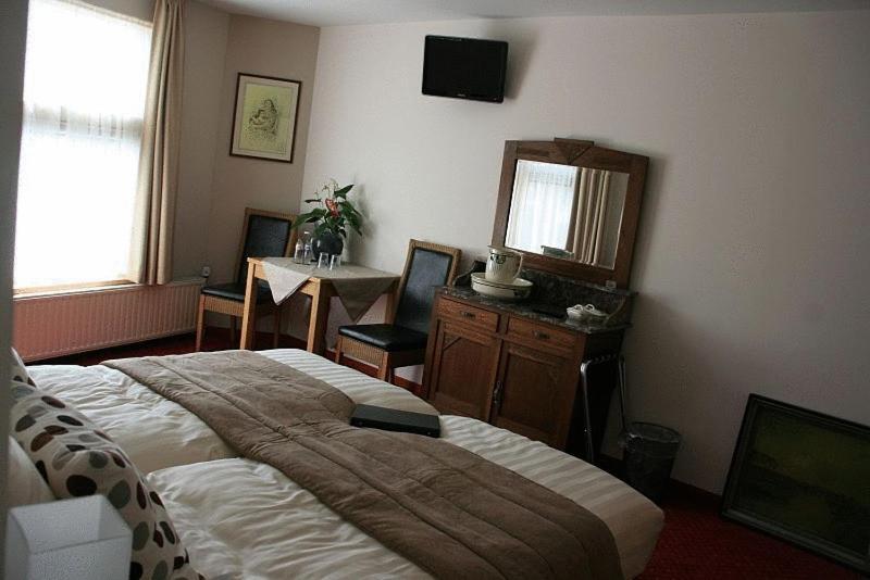 De Vier Heemskinderen IJzendijke Room photo